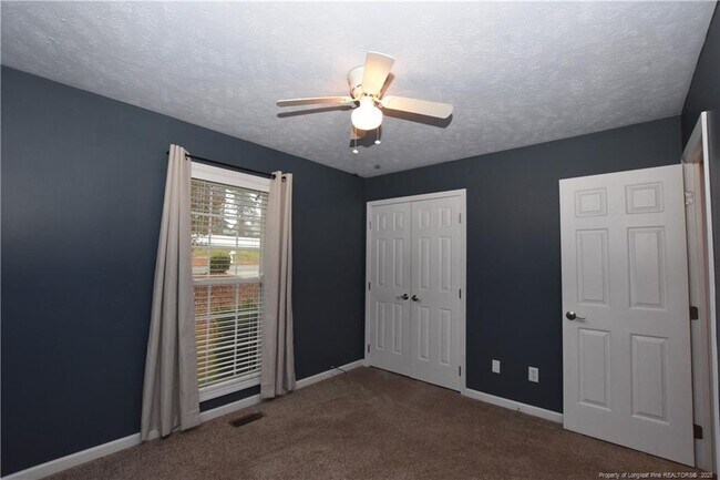 Building Photo - 521 Richmond Park Dr