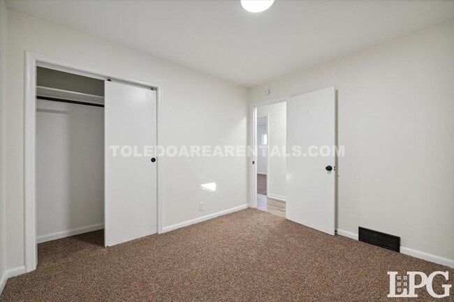 Building Photo - 3058 Nebraska Ave