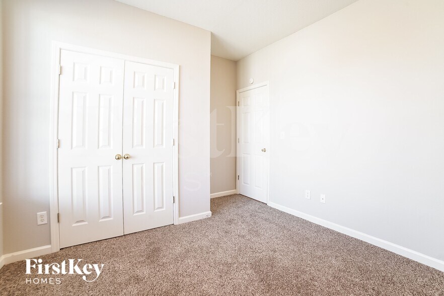 Building Photo - 5515 Southern Peake Dr