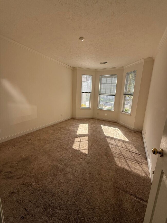 Building Photo - Adams Pointe 2 bedroom, 2 bathroom home