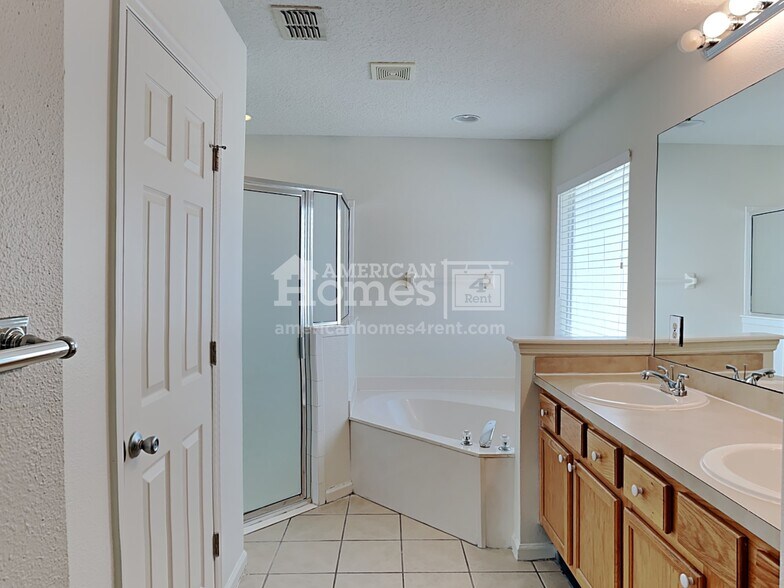 Building Photo - 224 N Lake Cunningham Ave