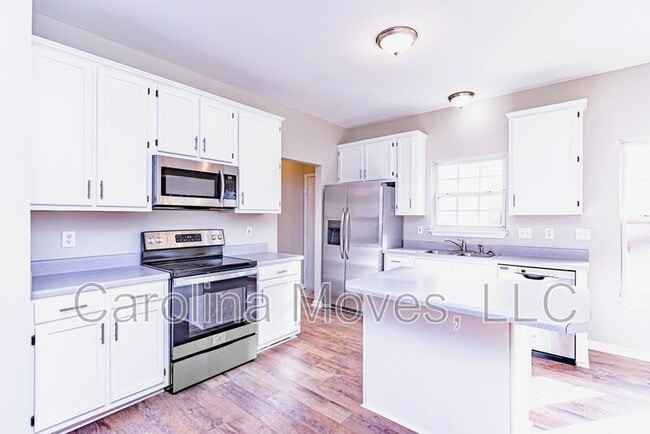 Building Photo - 211 Windsong Dr