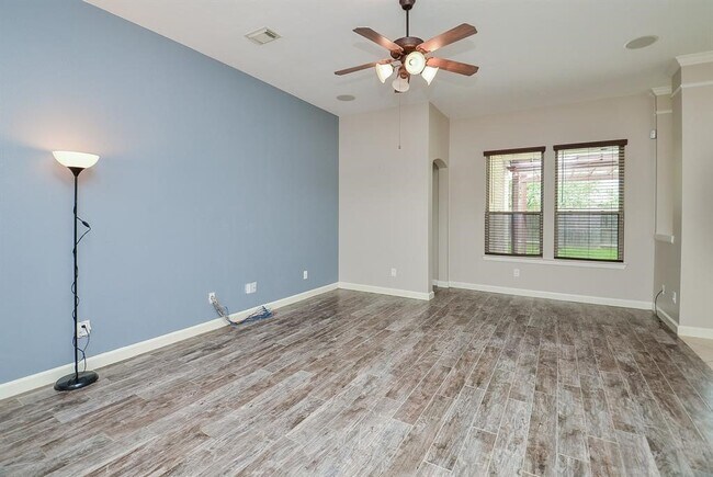 Building Photo - 4006 Autumn Pines Trail