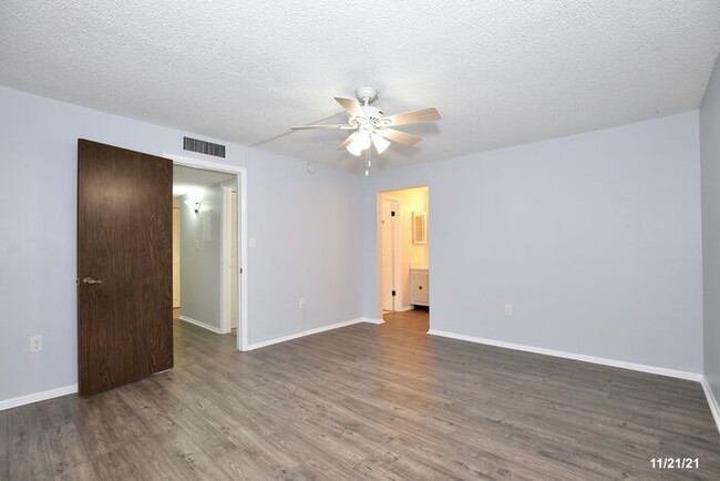 Building Photo - Spacious 1/1 Condo Located in the Royal Arms Condominium - Altamonte Springs