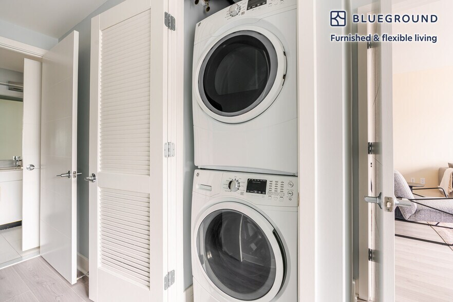 Building Photo - 4850 Rugby Ave