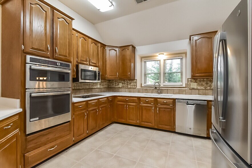 Building Photo - 8723 Rocky Top Cove