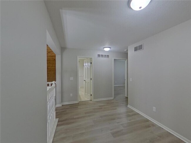 Building Photo - 209 Greenbriar Ln