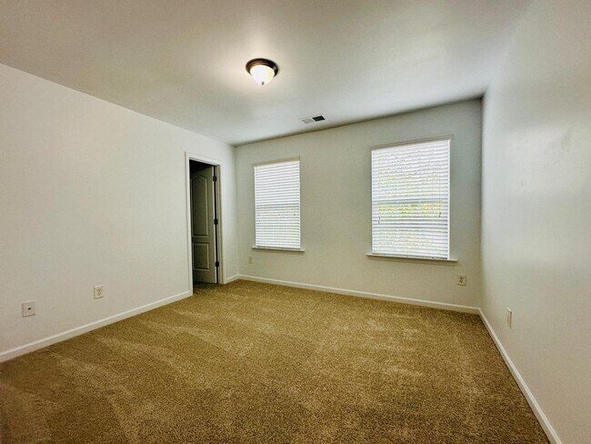 Building Photo - 10325 Solar Way
