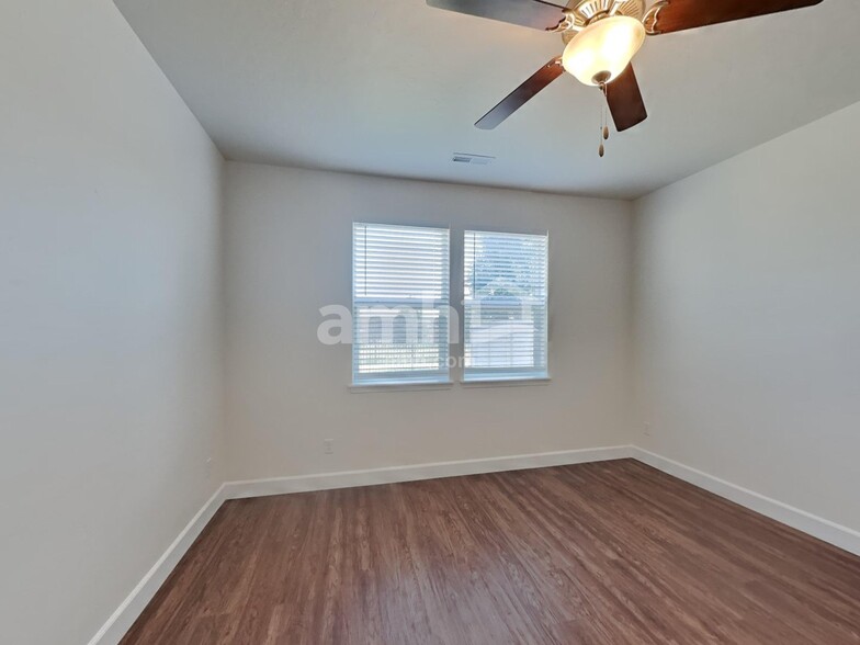 Building Photo - 236 E Sicily Dr