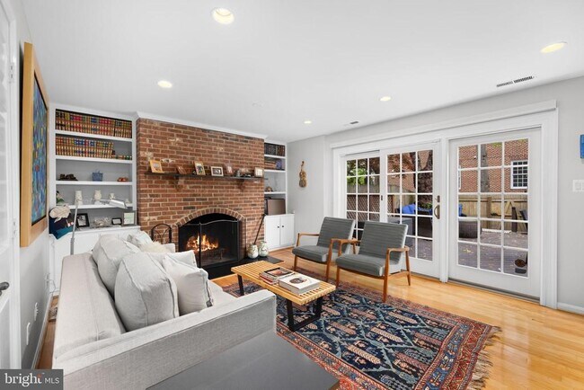 Building Photo - 1136 Pine Hill Rd