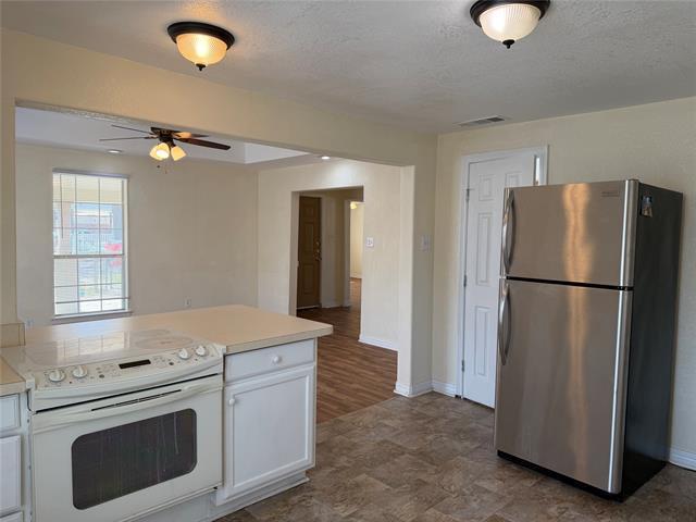 Building Photo - 1402 N Commerce St