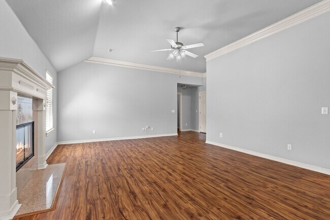 Building Photo - Come home to this gorgeous, light-filled home with an enormous and beautiful backyard!