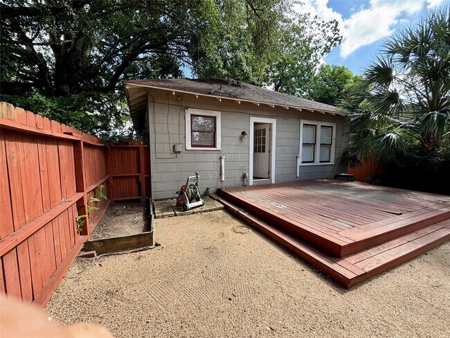 Building Photo - 1039 Robbie St