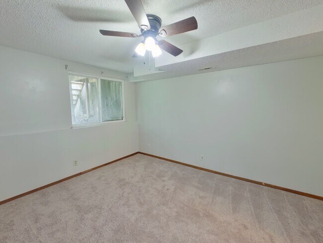 Building Photo - 1730 S Beech Ct
