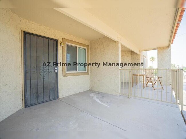 Building Photo - 2220 W Dora St