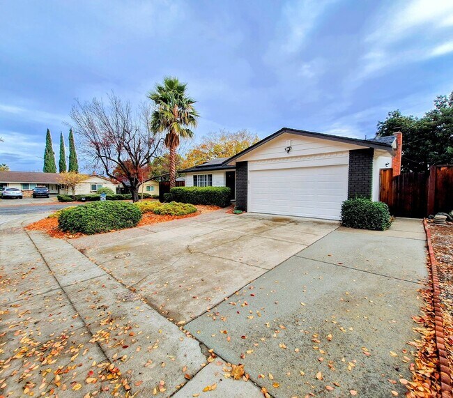 Building Photo - Beatifully Remodeled 3bd Single Story Hous...