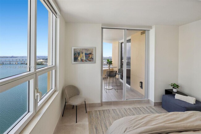 Building Photo - 808 Brickell Key Dr