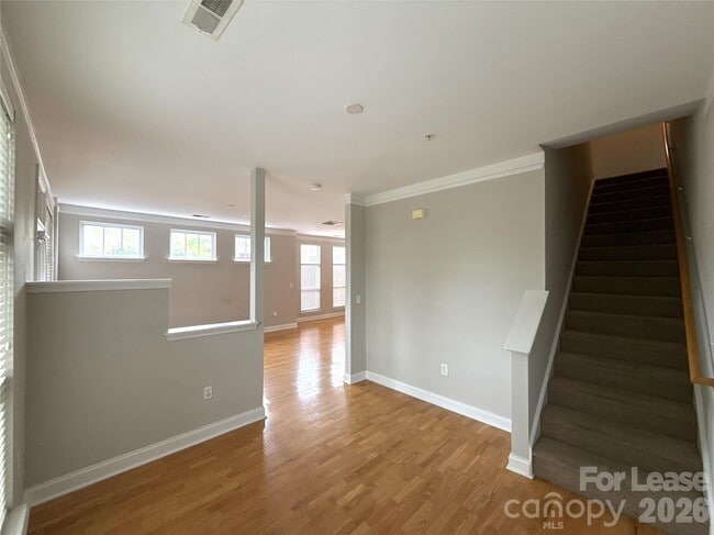 Building Photo - 534 Oakland Ave