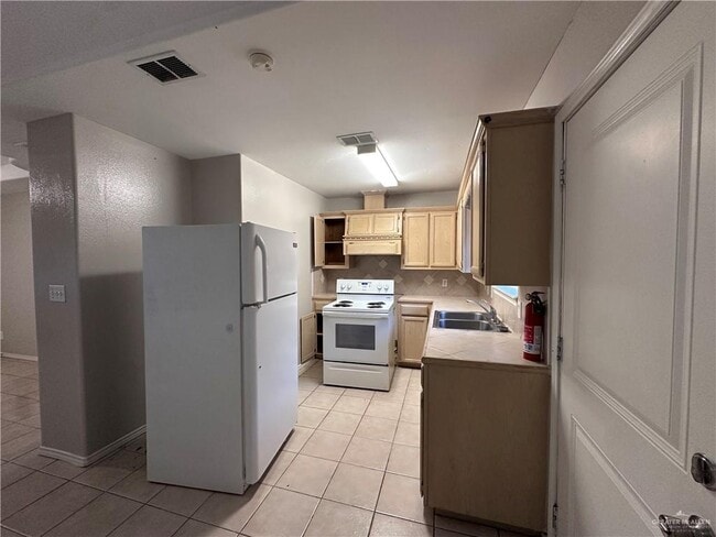 Building Photo - 9 Nassau St