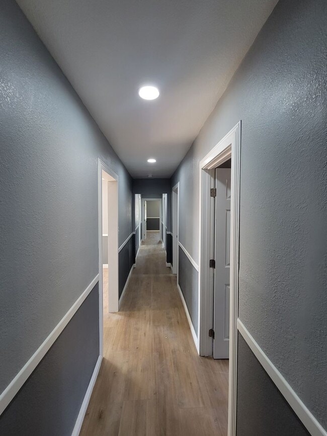 Building Photo - Beautifully Remodeled 5-Bedroom, 3-Bathroo...