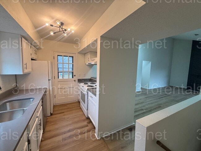 Building Photo - 1122-1124 S Laurel