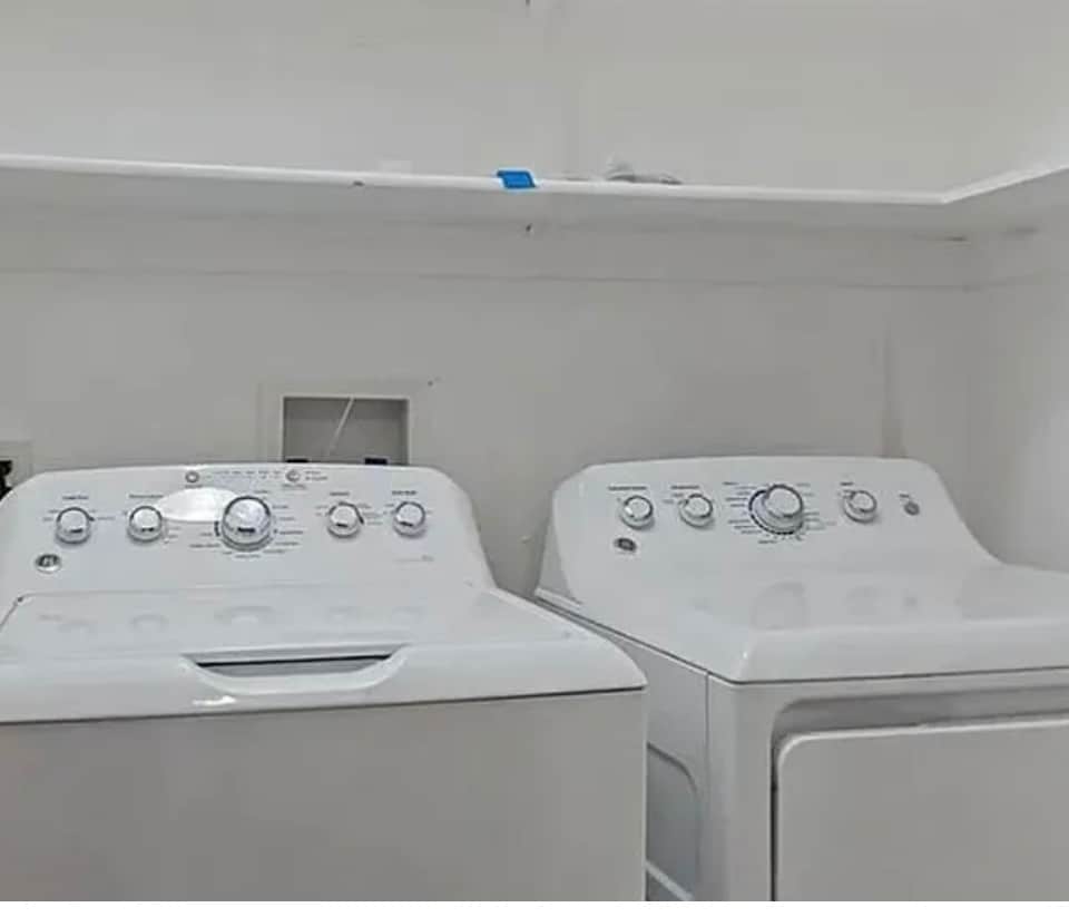 Building Photo - 6649 W Tropicana Ave