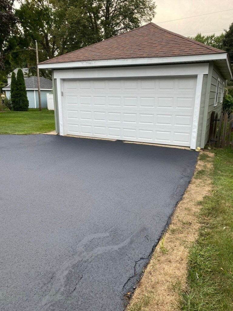 Garage Parking - 122 S McHenry Ave