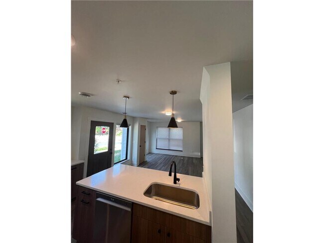 Building Photo - 131-137 W 46th St