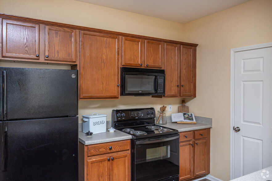 2BR, 2BA - 1,258SF - Kitchen - Mill Creek Run