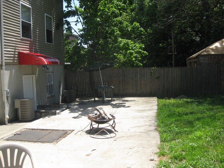 Building Photo - 31 Emory St