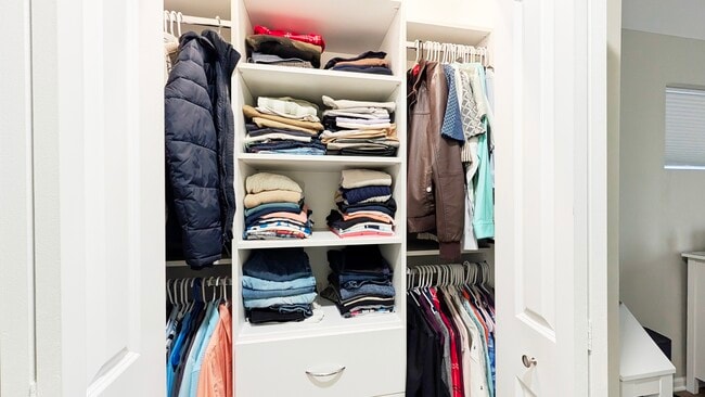 Building Photo - 30W001 Brayman Ct