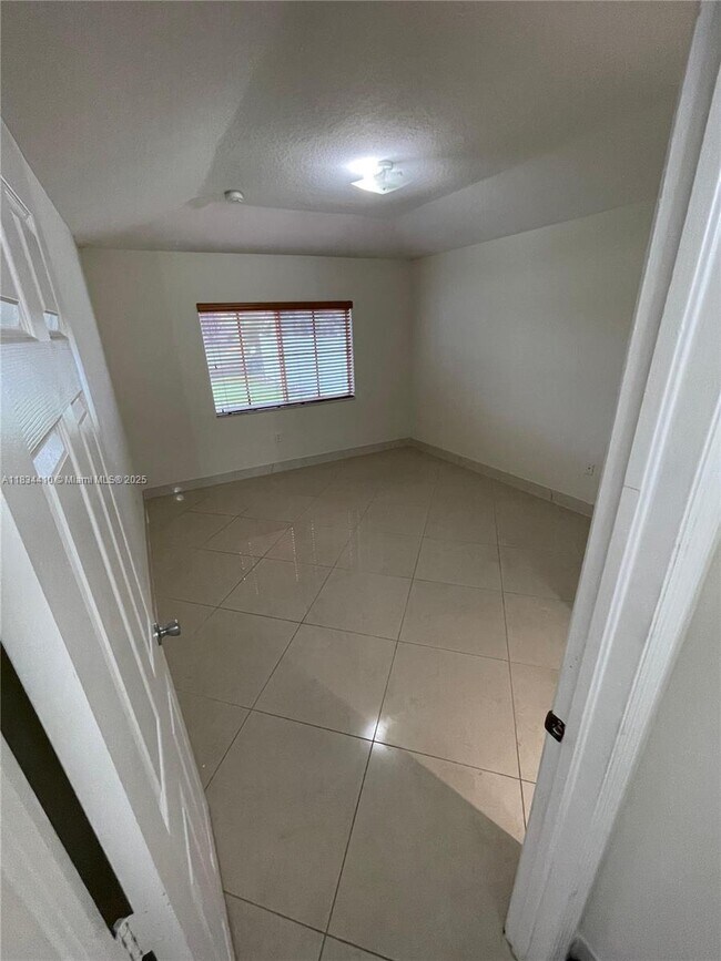 Building Photo - 4101 SW 148th Pl