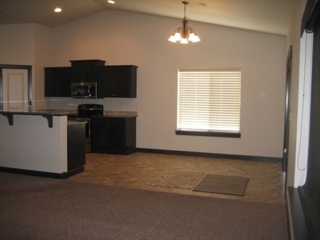 Building Photo - CDA Home w/ 22X45 RV Garage/Shop!