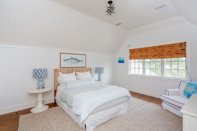 Building Photo - 587 Sagaponack Road