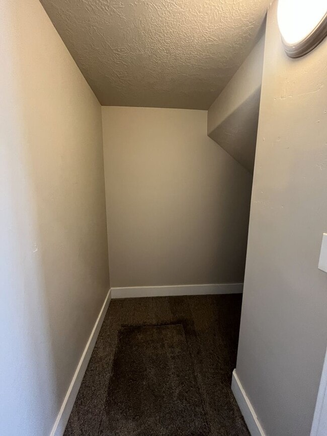 Building Photo - 1 MONTH FREE- 3 Bed, 2.5 Bath Townhome in Pleasant Grove