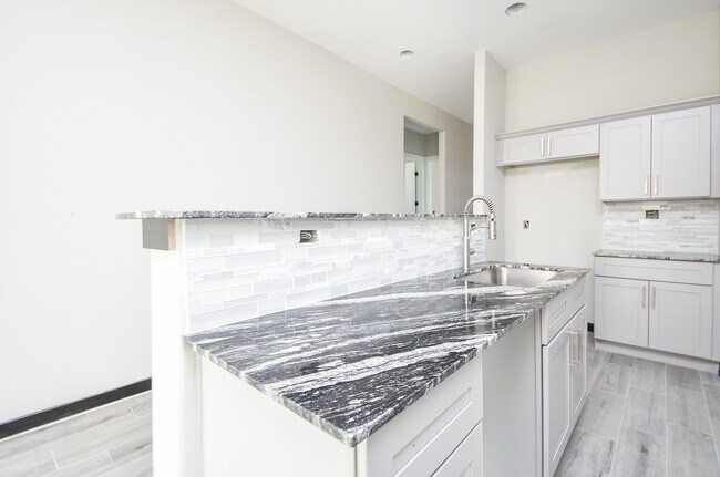 Building Photo - 209 Silverleaf Rd