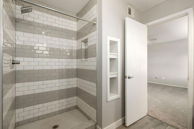 Building Photo - 14237 N 34th Way