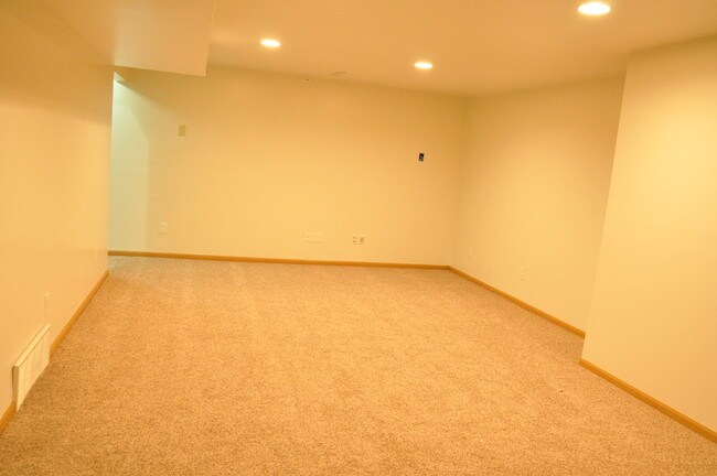 Building Photo - 306 Harbour Town Dr