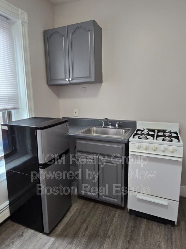 Building Photo - 5 Union Ave