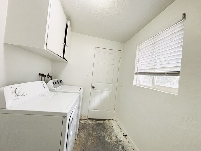 Building Photo - 13413 Minuteman Dr