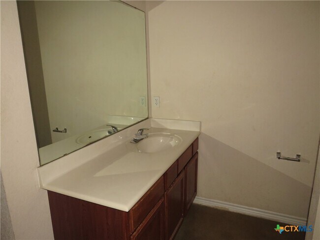 Building Photo - 4201 Cambridge Dr