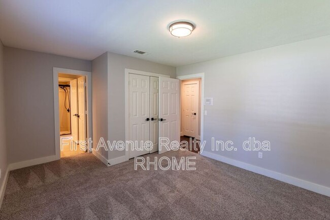Building Photo - 16121 Shadybank Dr