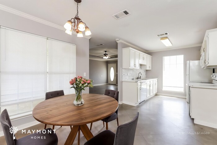Building Photo - 102 Red Oak Cove