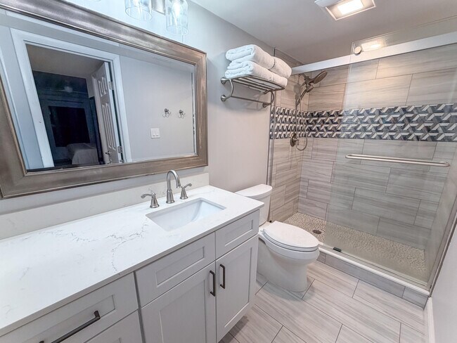 Building Photo - 10200 S Ocean Dr