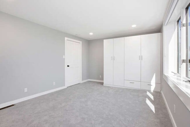Building Photo - Charming & Bright 1 bedroom Unit in Sausal...