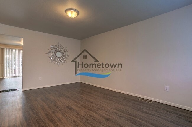 Building Photo - 3 Bed 1 Bath Coeur D'Alene Home with Single Car Garage!