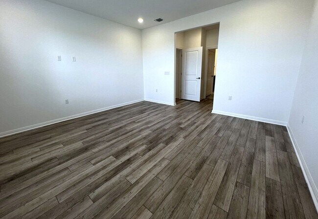 Building Photo - 106 Middle Crk Rd