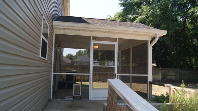 Building Photo - 375 Niblick Dr