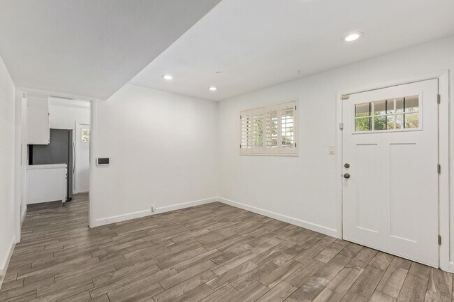 Building Photo - 6631 N 12th Pl