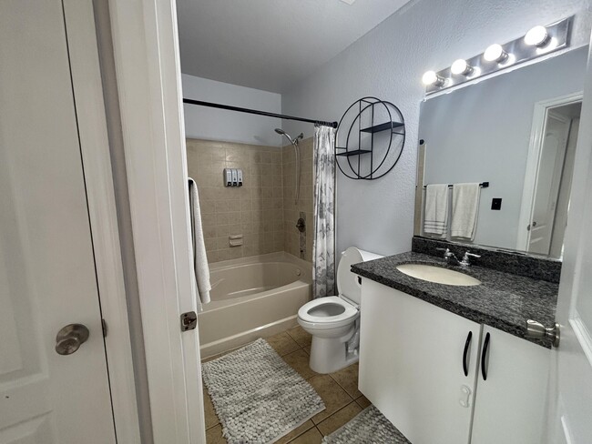 Building Photo - 122 SW Peacock Blvd